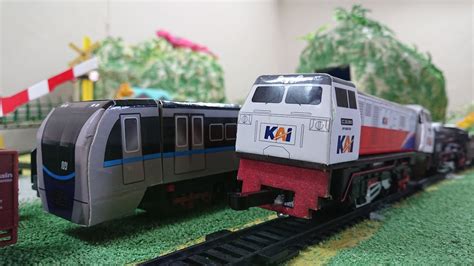 Kereta Api Cc Dan Kereta Api Vintage Saling Kejar Di Jalur