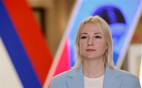 Russie Qui Est Ekaterina Dountsova Candidate Pacifiste Cart E De La