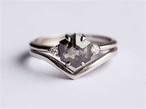 Dreistein Sechseck Salz Und Pfeffer Diamant Verlobungsring Mit Ehering