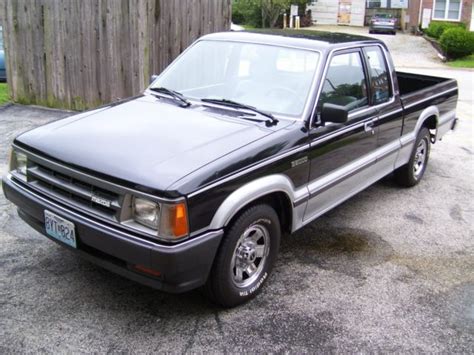 Mazda B Series Pickups Extended Cab Pickup 1986 Blacksilver For Sale