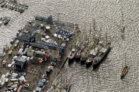 Rostock Warnemünde aus der Vogelperspektive Segelboote und historische