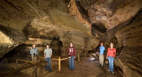 Cave of the Winds - Lantern Tour