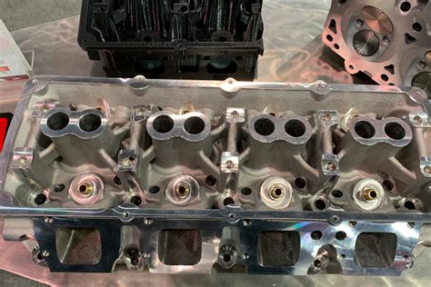 Edelbrock Victor Full Race Gen Iii Hemi Cylinder Head