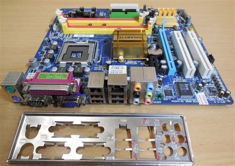 Gigabyte GA-EG31MF-S2 Rev2.0 Mainboard +Blende Sockel 775 DDR2 PCIe VG