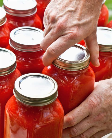 Conserve de tomates en cinq étapes faciles Tomaté