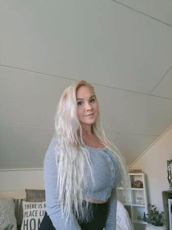 Emilia Linden Linden Emilia Princesslinden User Nude Onlyfans