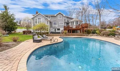 Sweet Escape 1 499m Home With Sauna Pool Gazebo For Sale In Bergen County Photos Paramus