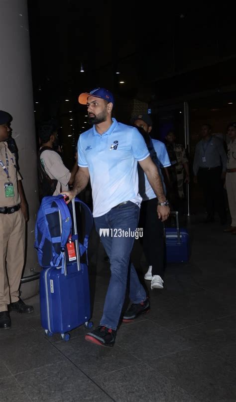 IPL Mumbai Indians Team Spotted At The Mumbai Airport