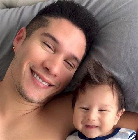 Chino Miranda y su hijo estremecen las redes con una tierna fotografía