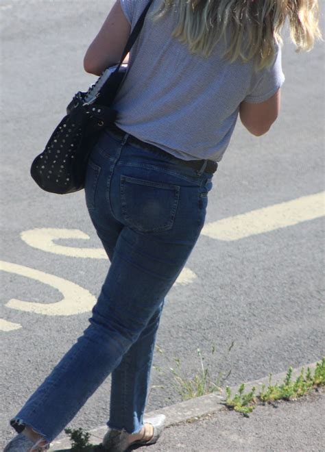 Curvy Blonde In Blue Jeans Tight Jeans Forum