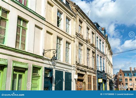 Edificios Tradicionales En La Ciudad Vieja En Lille Francia Foto De