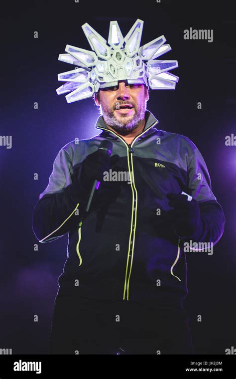 Jay kay jamiroquai hat hi-res stock photography and images - Alamy