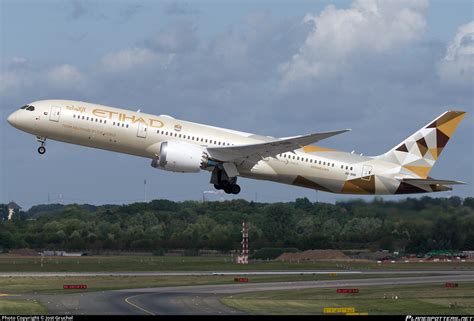 A Bnb Etihad Airways Boeing Dreamliner Photo By Jost Gruchel