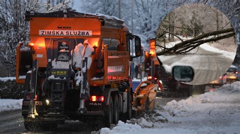 Ve Tiso Gospodinjstev Ostalo Brez Elektrike Sneg Podira Drevesa In