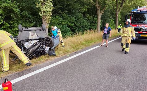 Automobilist 28 Raakt Ernstig Gewond Bij Botsing Tegen Boom Op N34