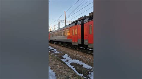 Приветливый ЭД4М-0402 с фирменной оклейкой "РЭКС" на перегоне Подлипки ...