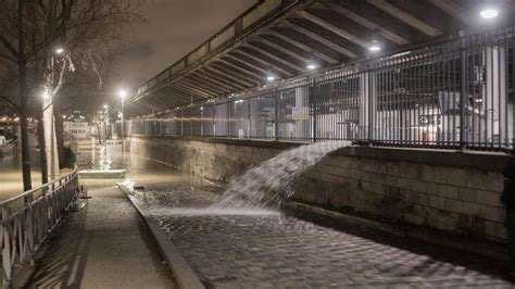 Crue de la Seine le pic attendu dans la nuit le RER C fermé à Paris