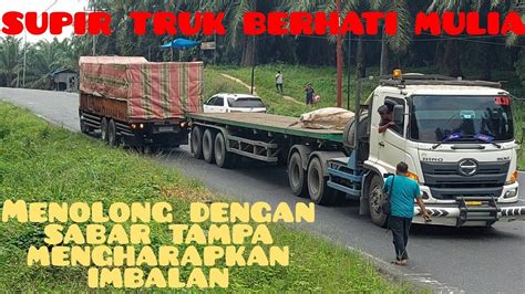 SUPIR TRUK HINO BERHATI MULIA MENOLONG TRUK FUSO ORANGE YANG GAGAL