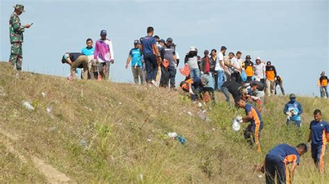 Aksi Satu Jam Pungut Sampah Di Blang Bintang Habadaily