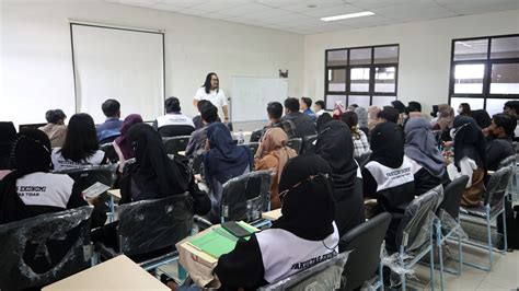 Wirausahawan Sukses Sebagai Dosen Tamu Pada Mata Kuliah Manajemen