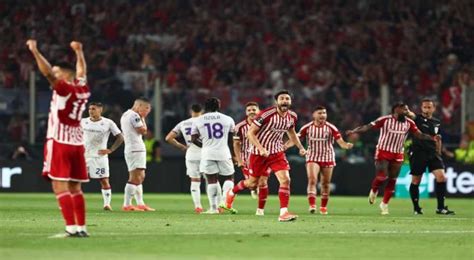 Rodinei Olympiacos Vence A Fiorentina E Conquista T Tulo Na