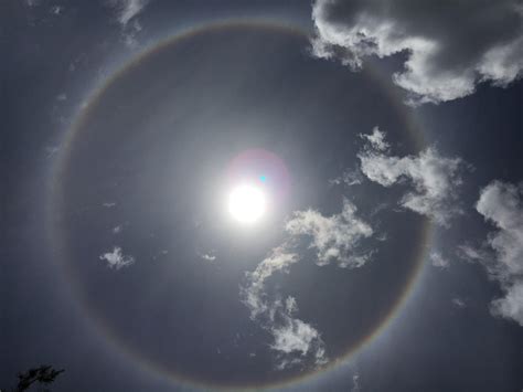 Full rainbow around the sun today. : r/pics