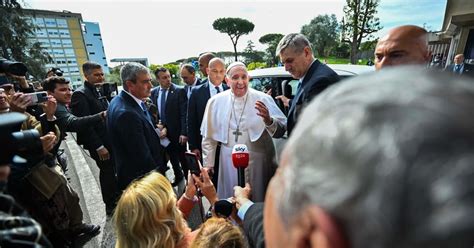 Papa Francesco Dimesso Dal Policlinico Gemelli Rientro In Vaticano