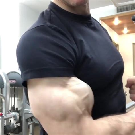 Bicep Porn ThisVid