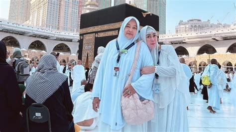 Tinggal Kenangan Ini 8 Potret Akrab Ibu Jeje Govinda Dan Amy Qanita