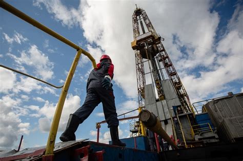 Цена нефти Brent поднялась выше $54 за баррель – Caspian Barrel