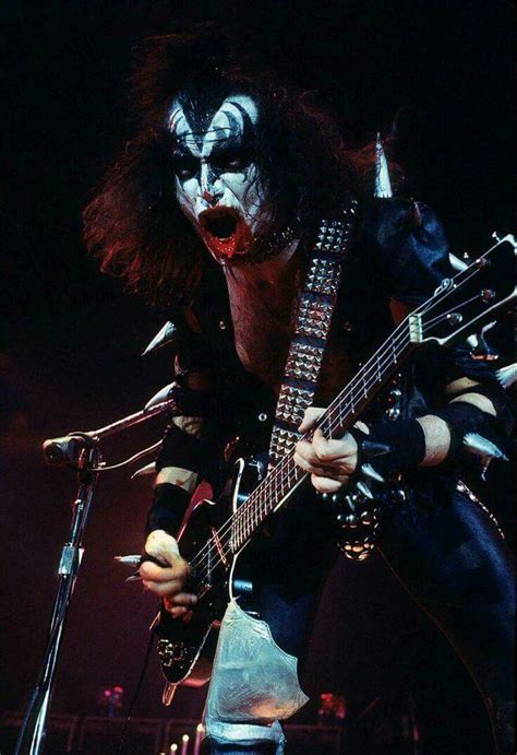 Gene Simmons 1975 Gene Simmons Kiss Kiss Rock Bands Hot Band