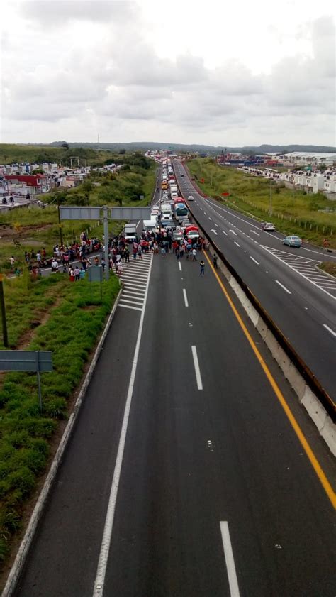 Urbis Bloquean Carretera Xalapa Veracruz