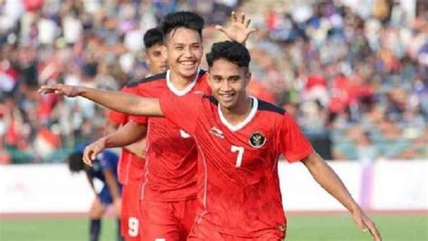 Media Vietnam Soroti Pemain Timnas Indonesia Makan Mie Instan Calon