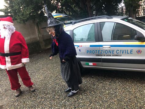 A Casal Cermelli La Befana E Babbo Natale Arrivano Con Lauto Della