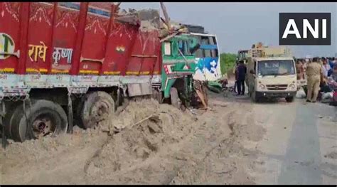 Uttar Pradesh Barabanki Volvo Bus Truck Accident 9 Dead Abn 97 ट्रक