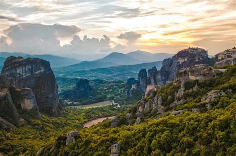 Los Monasterios De Meteora Son Los Complejos M S Grandes E Importantes