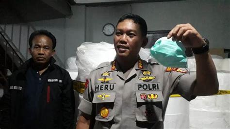 Polisi Gerebek Pabrik Masker Ilegal Beromzet Rp Miliar Di Senen