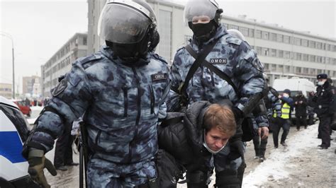 Rosja Policja Brutalnie Pacyfikuje Protesty W Moskwie I Petersburgu W