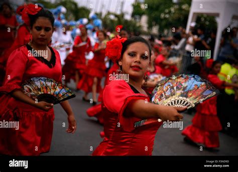 Guayaquil ecuador women hi-res stock photography and images - Alamy