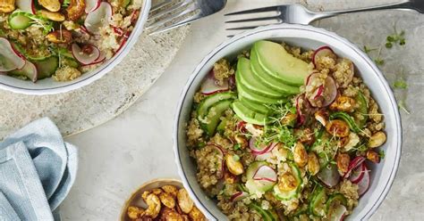 Quinoa sallad med avokado och rostade nötter Kikkoman