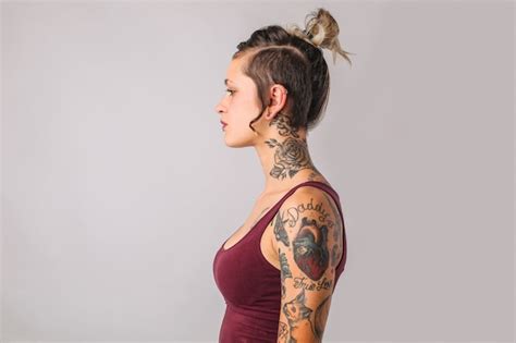 Profil de fille tatouée Photo Premium