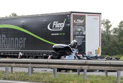 BMW om SE ZABIO U KAMION Policija iznijela detalje o nesreći u kojoj