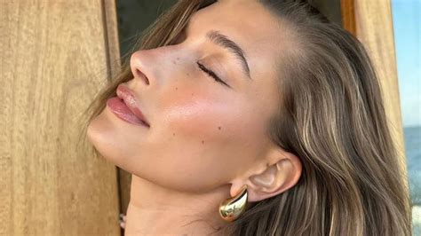 Hailey Bieber In Flaming Bikini Launches Her Holiday Body The Nerd Stash
