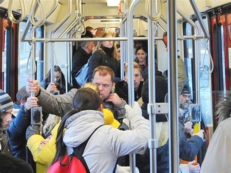 18 Jährige wird von Straßenbahn 300 Meter mitgeschleift