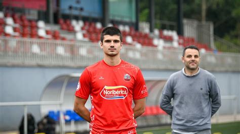 El Estradense Refuerza La Defensa Con El Fichaje Del Central Ngel Landeira