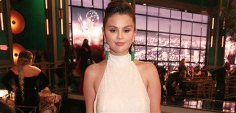 Selena Gomez Confirms She Had A Wardrobe Malfunction At The 2022 Emmy