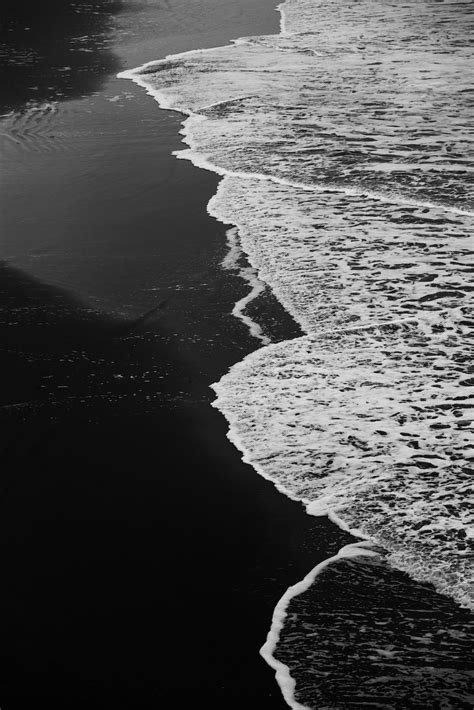 Black And White Beach Wallpapers 4k Hd Black And White Beach Backgrounds On Wallpaperbat