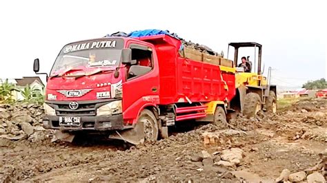 Dump Truk Mobil Truk Dyna Jomplangin Muatan Tanah Cadas YouTube