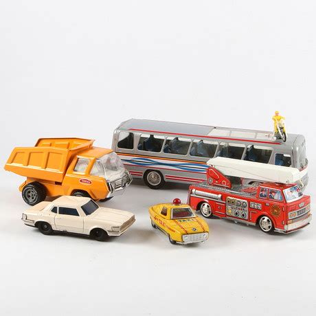 LEKSAKSBILAR litograferad plåt bl a Fire Dept Taxi Japan Tonka