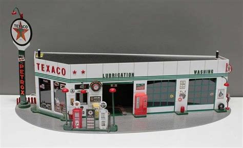 TEXACO GAS STATION DIORAMA Hodgins Halls Auction Group